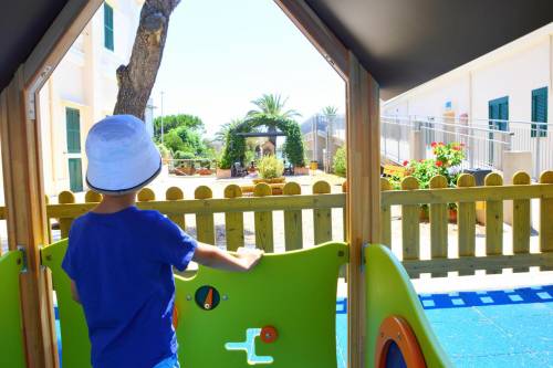 https://img.ilgcdn.com/sites/default/files/styles/md/public/foto/2025/07/02/Bambini estate 1.jpg?_=1751462103